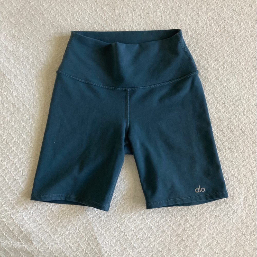 Alo yoga biker shorts, teal